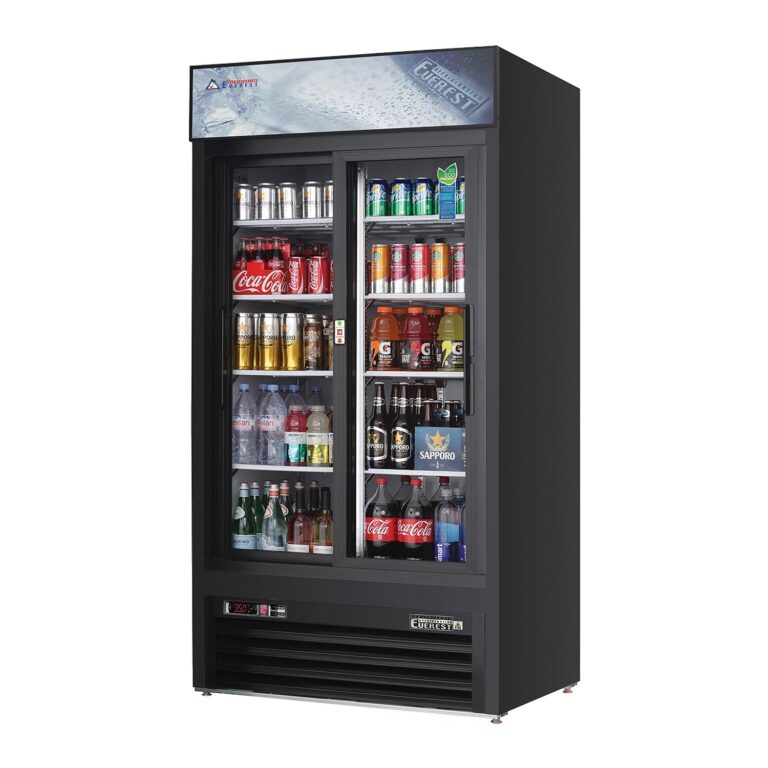 Everest EMGR33B 39 3/8" Negro 33 pies cúbicos Merchandiser Refrigerador, 2 Puertas de Vidrio