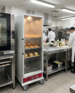 Polarman PLM-W159L-P 31 2/5″ Undercounter Half Size Insulated Heated Holding / Proofing Cabinet with Clear Door