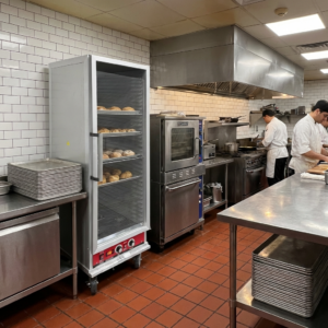 Polarman PLM-W420L-P 31 2/5″ Full Size Insulated Heated Holding / Proofing Cabinet with Clear Door